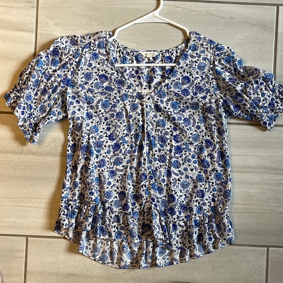 Lucky brand blue and white floral blouse - Picture 1 of 2